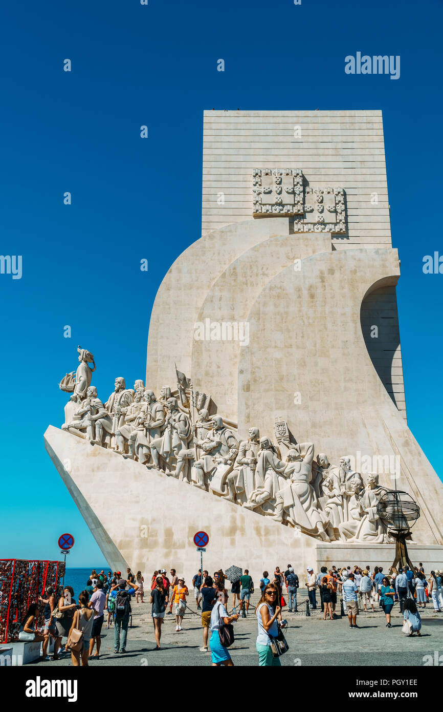 Lisbona, Portogallo - Agosto 23, 2017: monumento alle scoperte (Padrao dos Descobrimentos) celebra il portoghese Età delle Scoperte Foto Stock