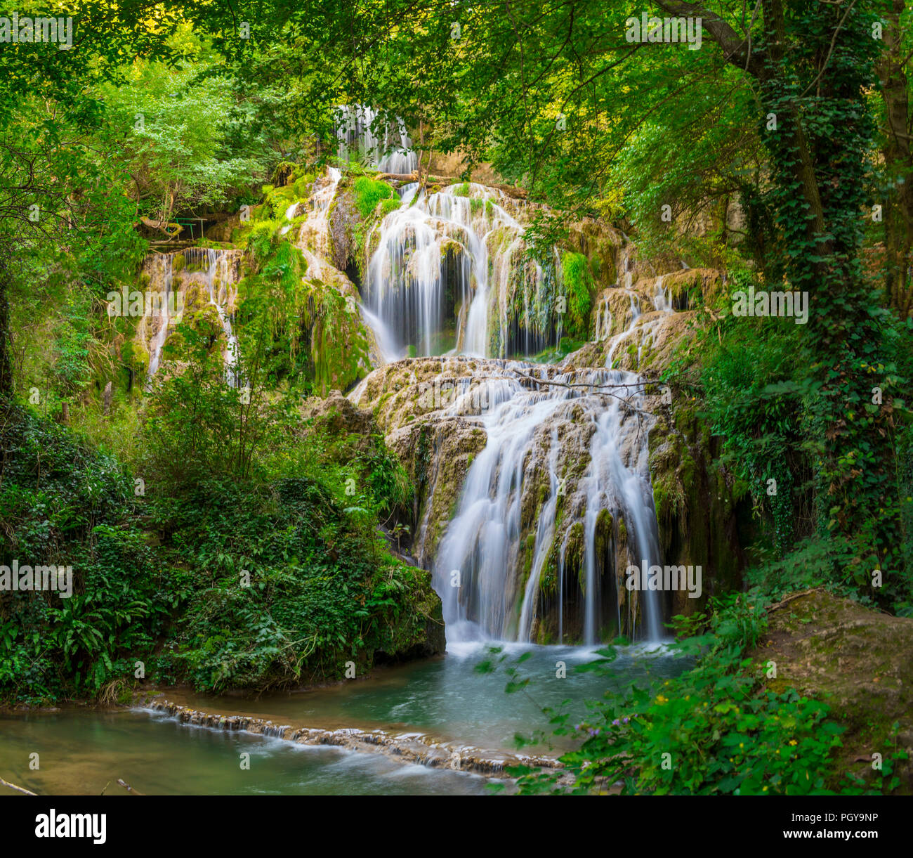 Krushuna Falls sono una serie di cascate nel nord della Bulgaria, vicino al villaggio di Krushuna, Letnitsa comune, Крушунски водопади Foto Stock