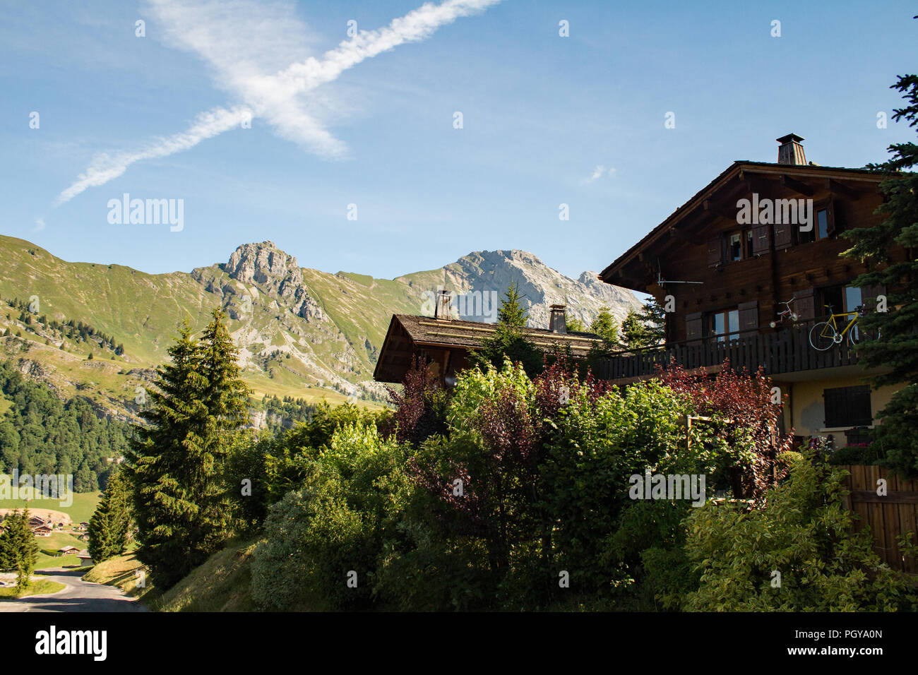 Sentiero di vapori nell'aria di montagna su Jalouvre, Le Chinaillon, Le Grand Bornand, Haute Savoie. Foto Stock