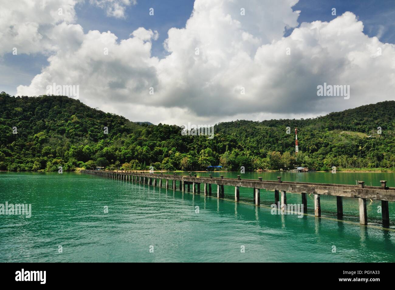 Il turchese mare paradiso su Koh Chang island, Thailandia. Foto Stock