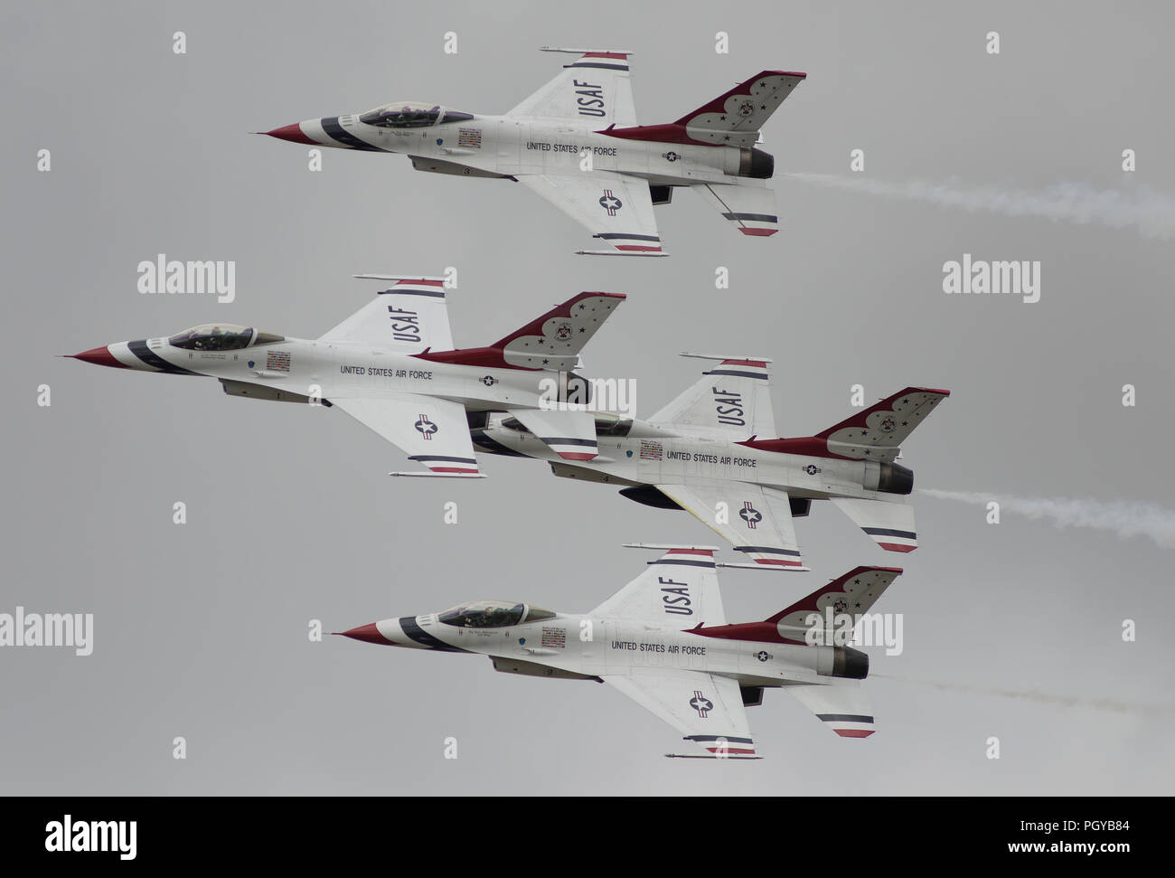 Il Thunderbirds USAF aerobatic team display battenti a RAF Fairford, RIAT 2017, NEL REGNO UNITO Foto Stock