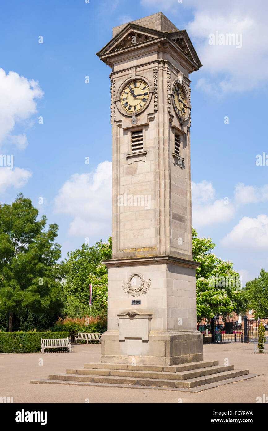 Leamington Spa royal leamington spa town memoriale di guerra e orologio in giardini jephson leamington spa Warwickshire England Regno unito Gb europa Foto Stock