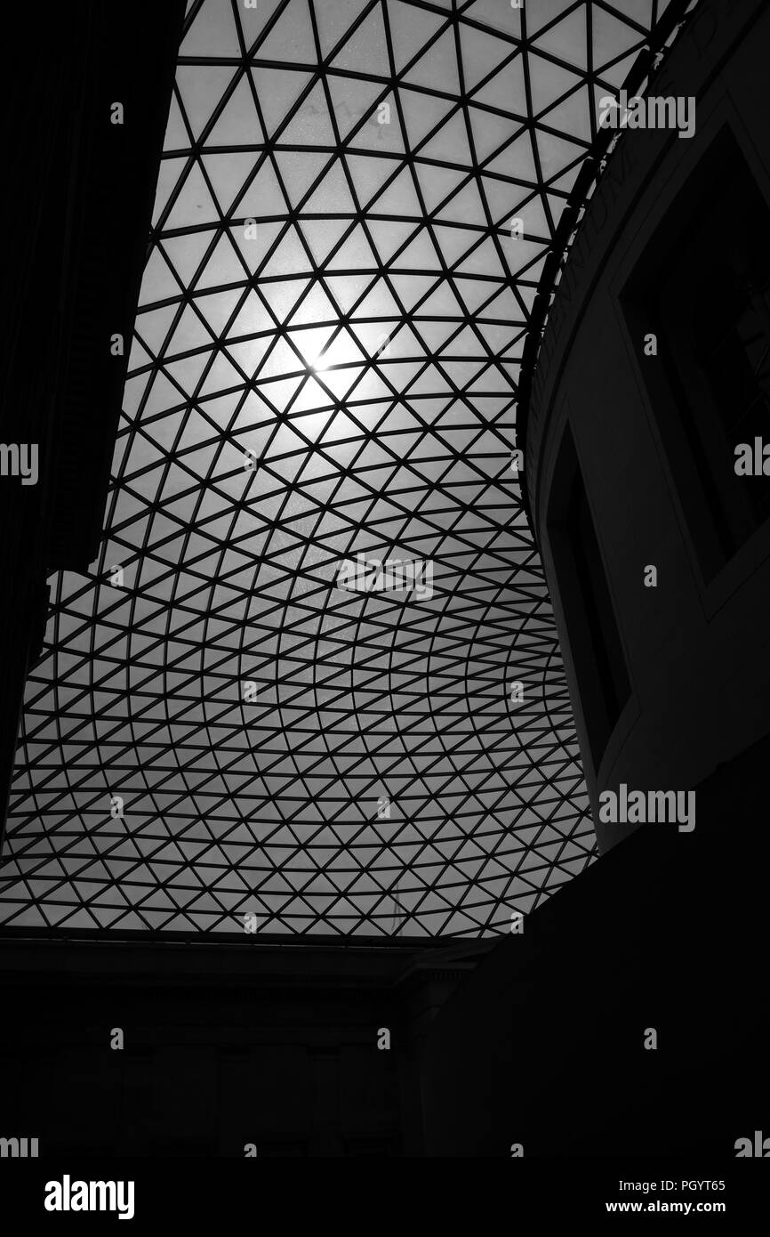 Great Court del British Museum. Il British Museum è un istituzione pubblica dedicata alla storia umana, di arte e di cultura. Foto Stock