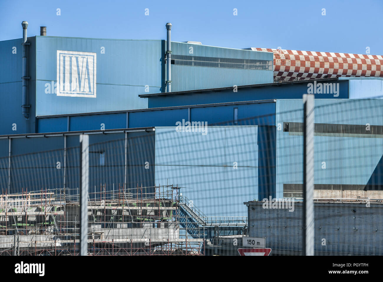 Genova, Italia - 15 agosto 2018: una vista generale dell'impianto siderurgico ILVA, la più grande acciaieria italiana società in Europa. Foto Stock