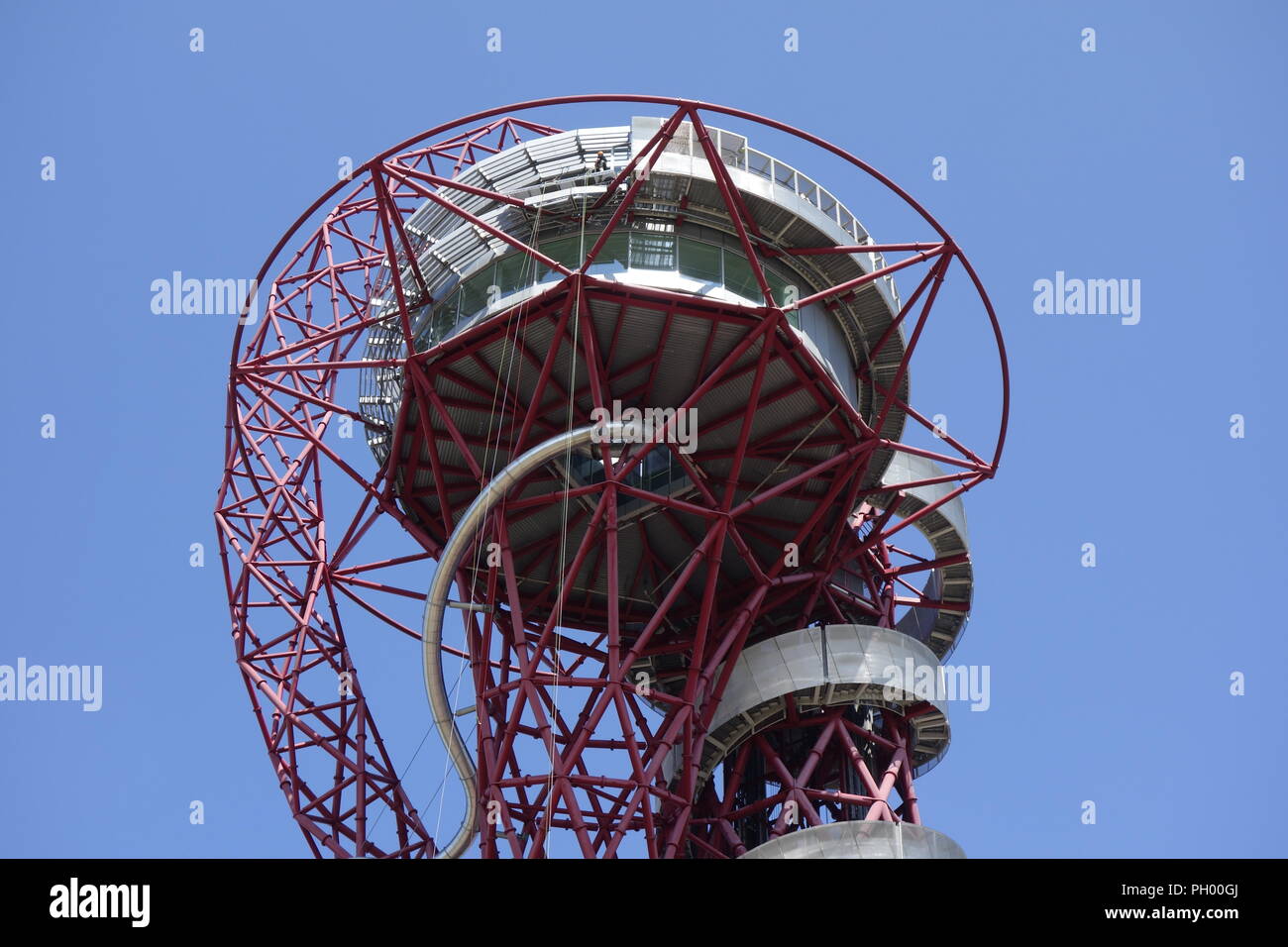 Il 114,5 m tall ArcelorMittal Orbit torre di osservazione nel Queen Elizabeth Olympic Park a Londra. Nel Regno Unito la più grande scultura. Foto Stock