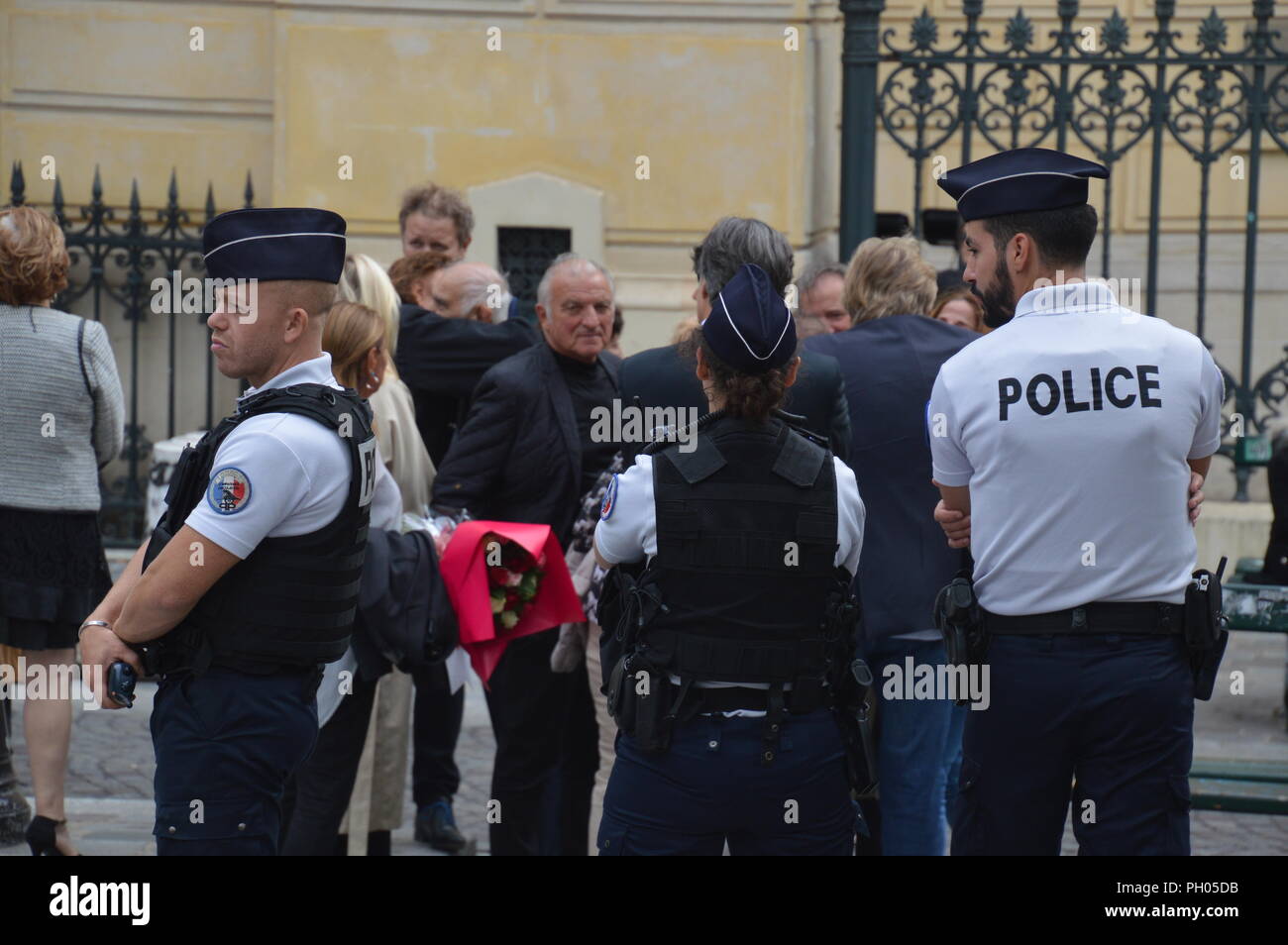 Cirque d'Hiver, Parigi, Francia. Il 29 agosto 2018. Il circus Cirque d'Hiver,Parigi,Francia. La presenza della polizia per l'omaggio per la morte di Rosa BOUGLIONE, matriach di quella grande famiglia di artisti circensi. Credito: Alphacit NEWIM/Alamy Live News Foto Stock