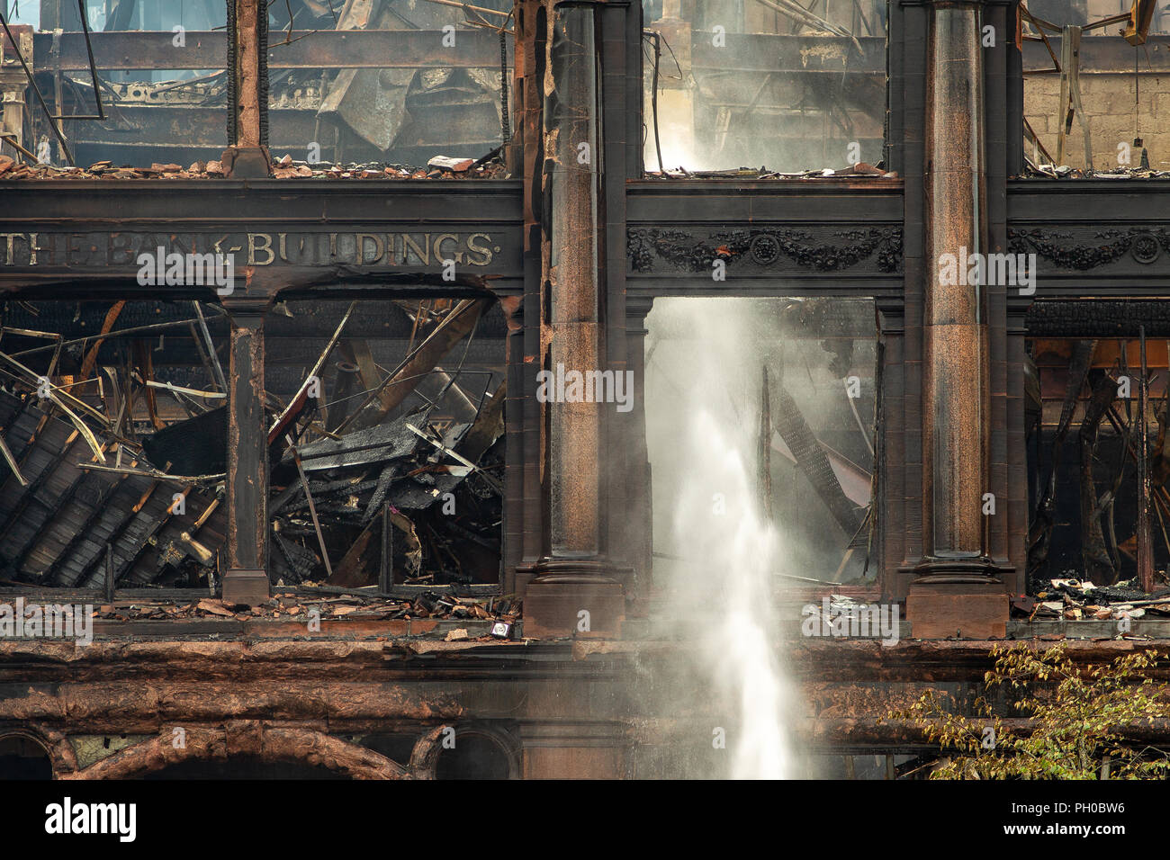 Royal Avenue Belfast, Europa 28 agosto 2018. Il Primark edificio nel centro della città era ancora la masterizzazione dopo 5 ore. La chiamata iniziale è di 11:00 e Gara di fuoco dove sulla scena in pochi minuti. Foto Stock