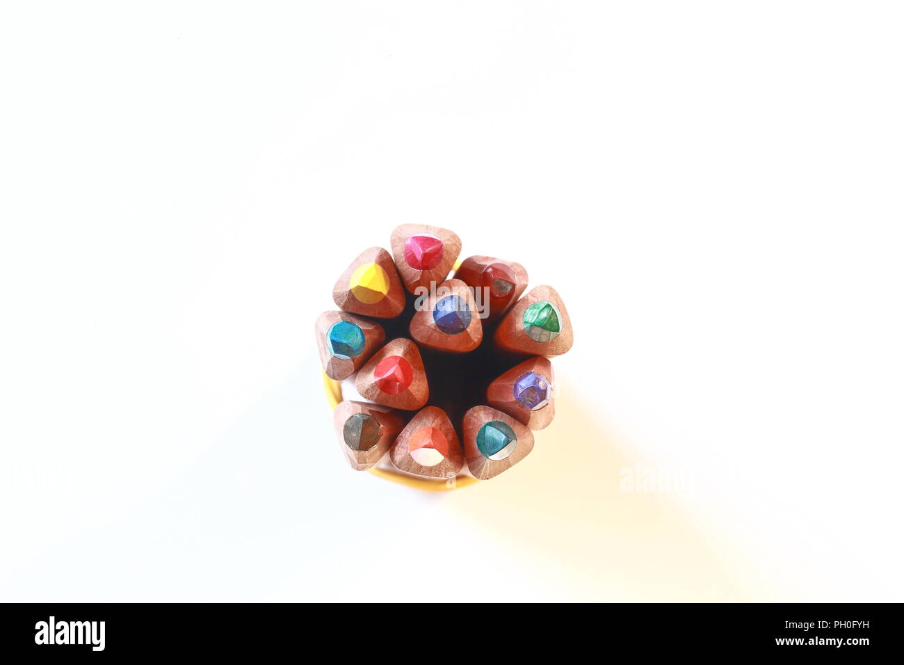 Strumenti per la creatività, vale a dire le matite, palette e spazzole Foto Stock