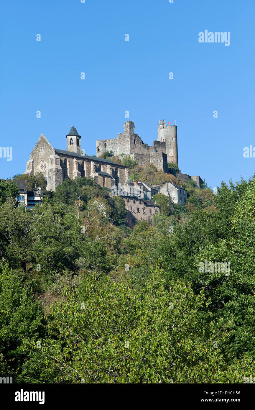 Najac castle e Abbazia nel sole estivo, Najac, Aveyron, Occitanie, Francia, Europa Foto Stock