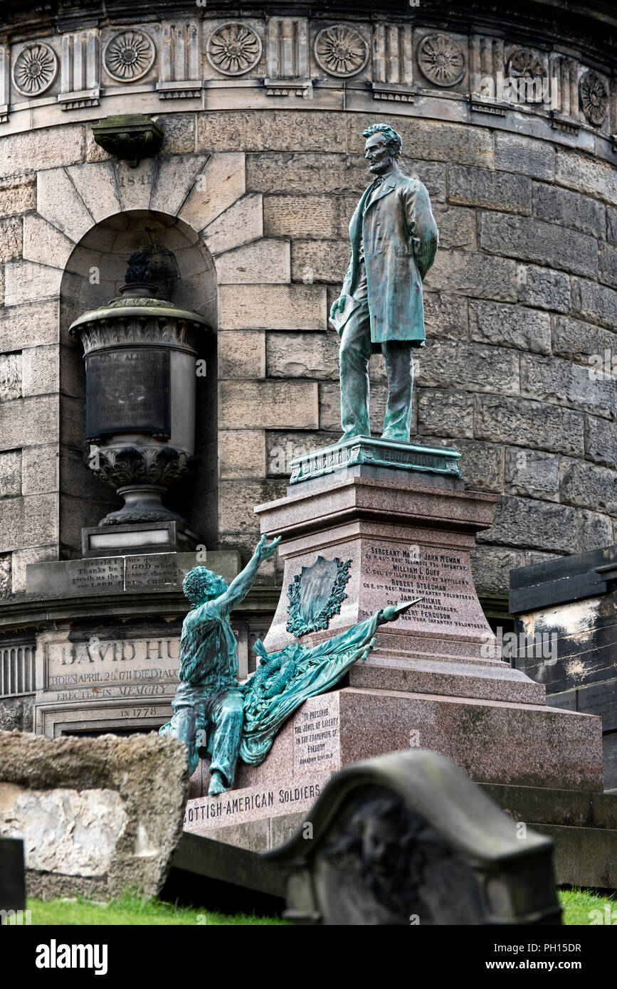 Statua di Abraham Lincoln con liberati schiavi al memoriale di Scottish-American soldati che hanno combattuto nella guerra civile americana. Foto Stock