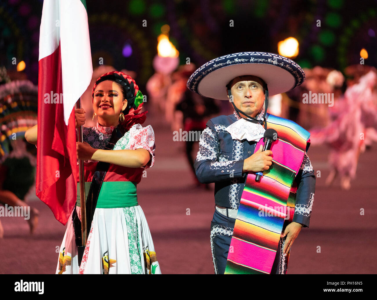 Il 2018 Royal Edinburgh International Tattoo militare sulla spianata del castello di Edimburgo, Scozia, Regno Unito; Foto di Banda Monumental de Mexico. Foto Stock