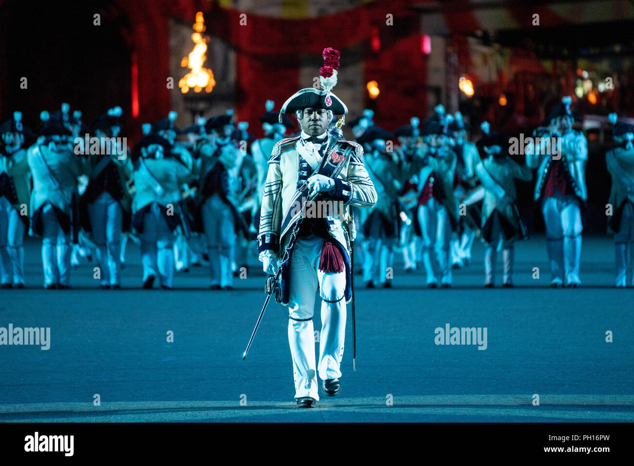 Il 2018 Royal Edinburgh International Tattoo militare sulla spianata del castello di Edimburgo, Middlesex County volontari Pifferi e Tamburi dagli USA. Foto Stock