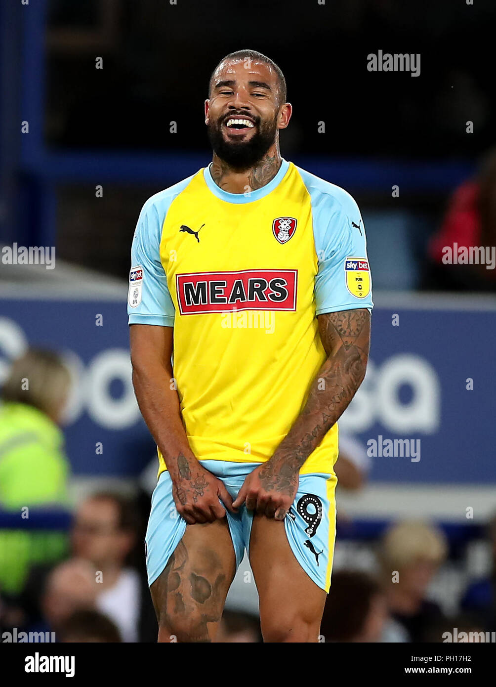 Il Rotherham United's Kyle Vassell reagisce a un'occasione persa durante la Carabao Cup, seconda partita al Goodison Park di Liverpool. PREMERE ASSOCIAZIONE foto. Data immagine: Mercoledì 29 agosto 2018. Vedi PA storia CALCIO Everton. Il credito fotografico dovrebbe essere: Peter Byrne/PA Wire. RESTRIZIONI: Nessun utilizzo con audio, video, dati, elenchi di apparecchi, logo di club/campionato o servizi "live" non autorizzati. L'uso in-match online è limitato a 120 immagini, senza emulazione video. Nessun utilizzo nelle scommesse, nei giochi o nelle pubblicazioni di singoli club/campionati/giocatori. Foto Stock