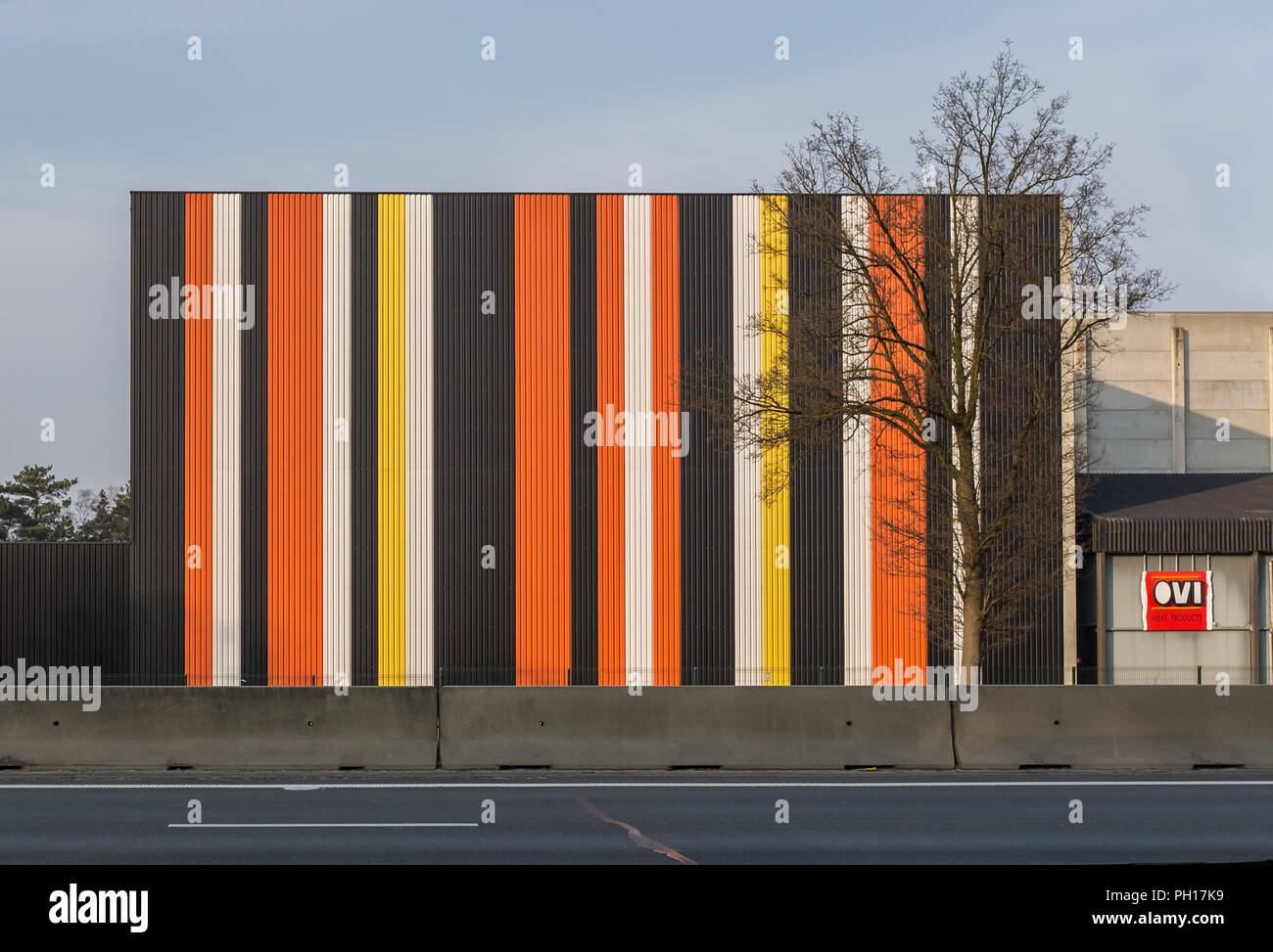 La figura mostra il magazzino del Olense Vleeswaren Industrie (OVI) lungo l'autostrada E313, lunedì 16 marzo 2015, Olen, Belgio. Foto Stock