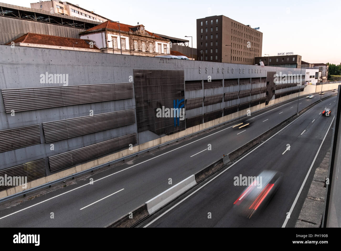 Lastricata autostrade e strade di una città regolare la composizione di un sito urbano Foto Stock