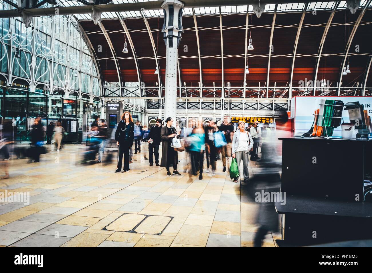 Al solito giorno sulla stazione di Paddington Foto Stock