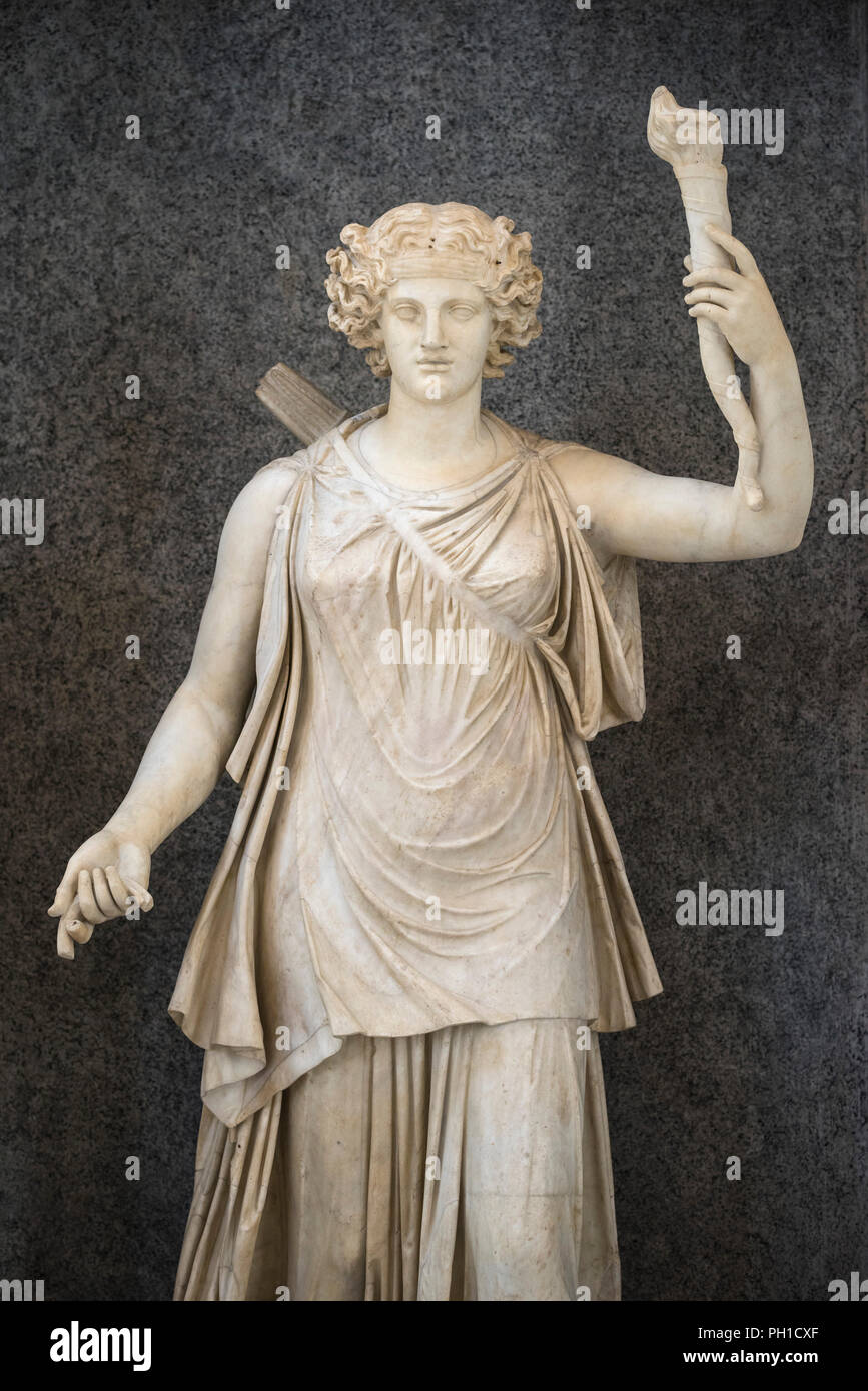 Roma. L'Italia. Statua di Artemide, colonna Tipo. Corpo, copia romana di originale greco (ca. 325 B.C) Testa, copia romana di un originale greco (ca. 400 B.C), Bra Foto Stock