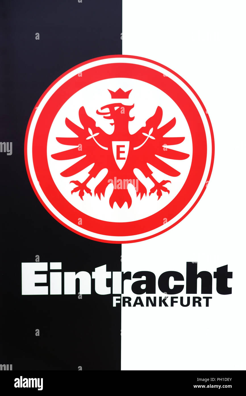Francoforte Germania 11 Agosto 2018 Lo Stemma Del Club Sportivo Eintracht Francoforte In Bianco E Nero E Con Un Aquila Rossa Su Agosto 11 20 Foto Stock Alamy