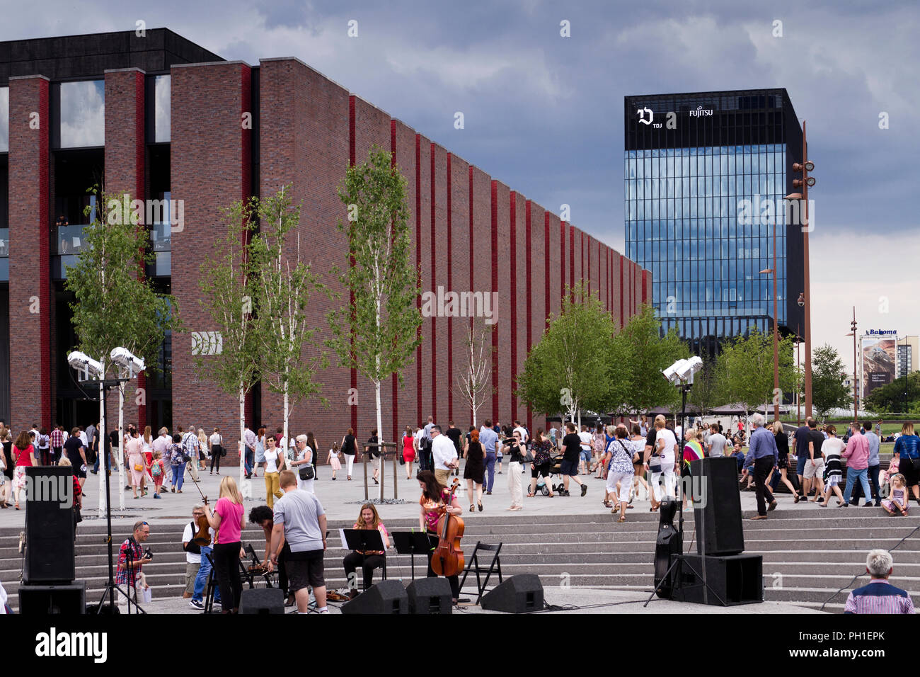 Katowice culturale zona- la zona tra il centro Congresso Internazionale (MCK), nazionale polacca di Radio Orchestra Sinfonica (NOSPR) e il Museo di Slesia Foto Stock
