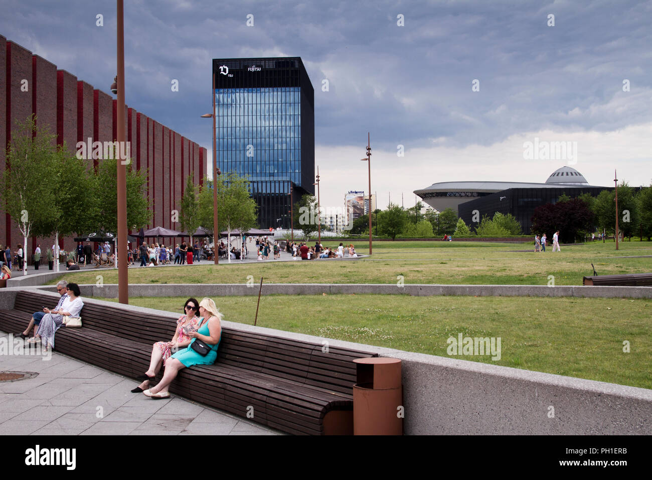 Katowice culturale zona- la zona tra il centro Congresso Internazionale (MCK), nazionale polacca di Radio Orchestra Sinfonica (NOSPR) e il Museo di Slesia Foto Stock