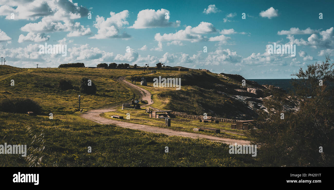 A Coruña, Galizia/ESPAÑA - 30 de abril de 2018 : PASEO DE LOS MENHIRES. Foto Stock