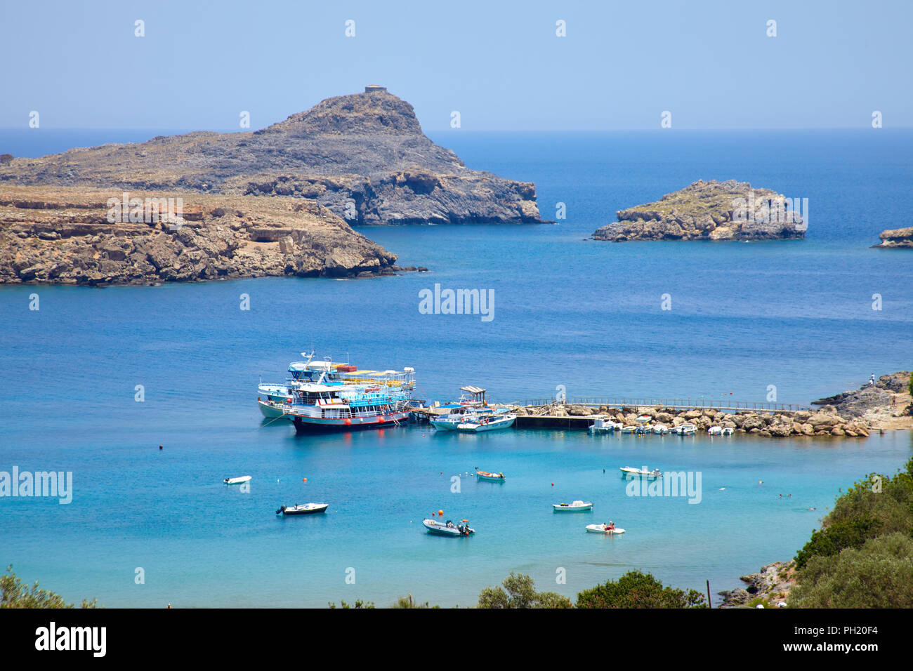 Viaggio in Grecia in estate, bella baia vicino a Lindos città di Rodi isola Foto Stock