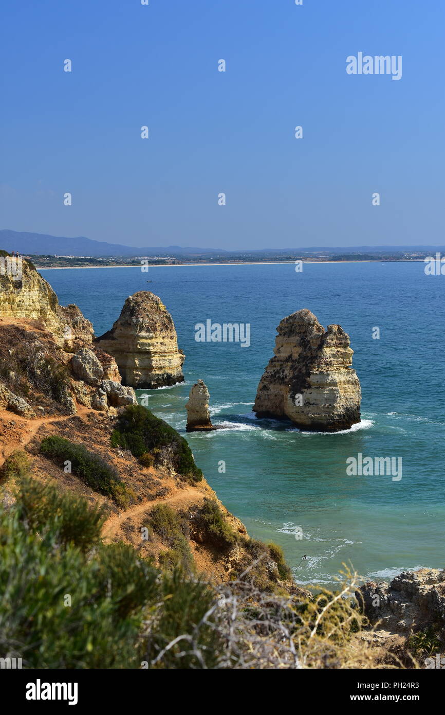 Le scogliere e le formazioni rocciose a Ponta da Piedade Beach a lagos.PORTOGALLO Foto Stock