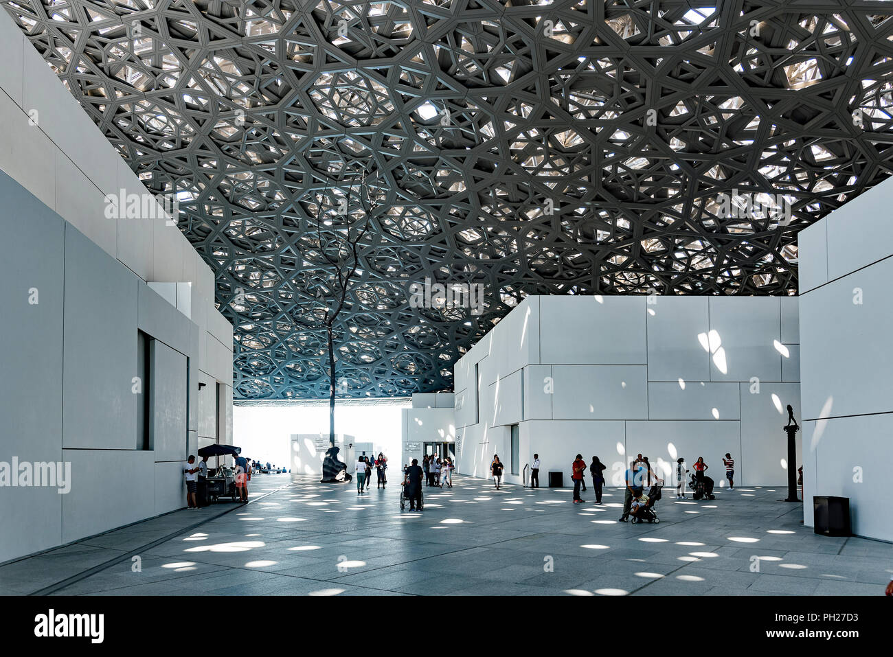 Immagini del cortile interno del Louvre Abu Dhabi U.A.E. Foto Stock