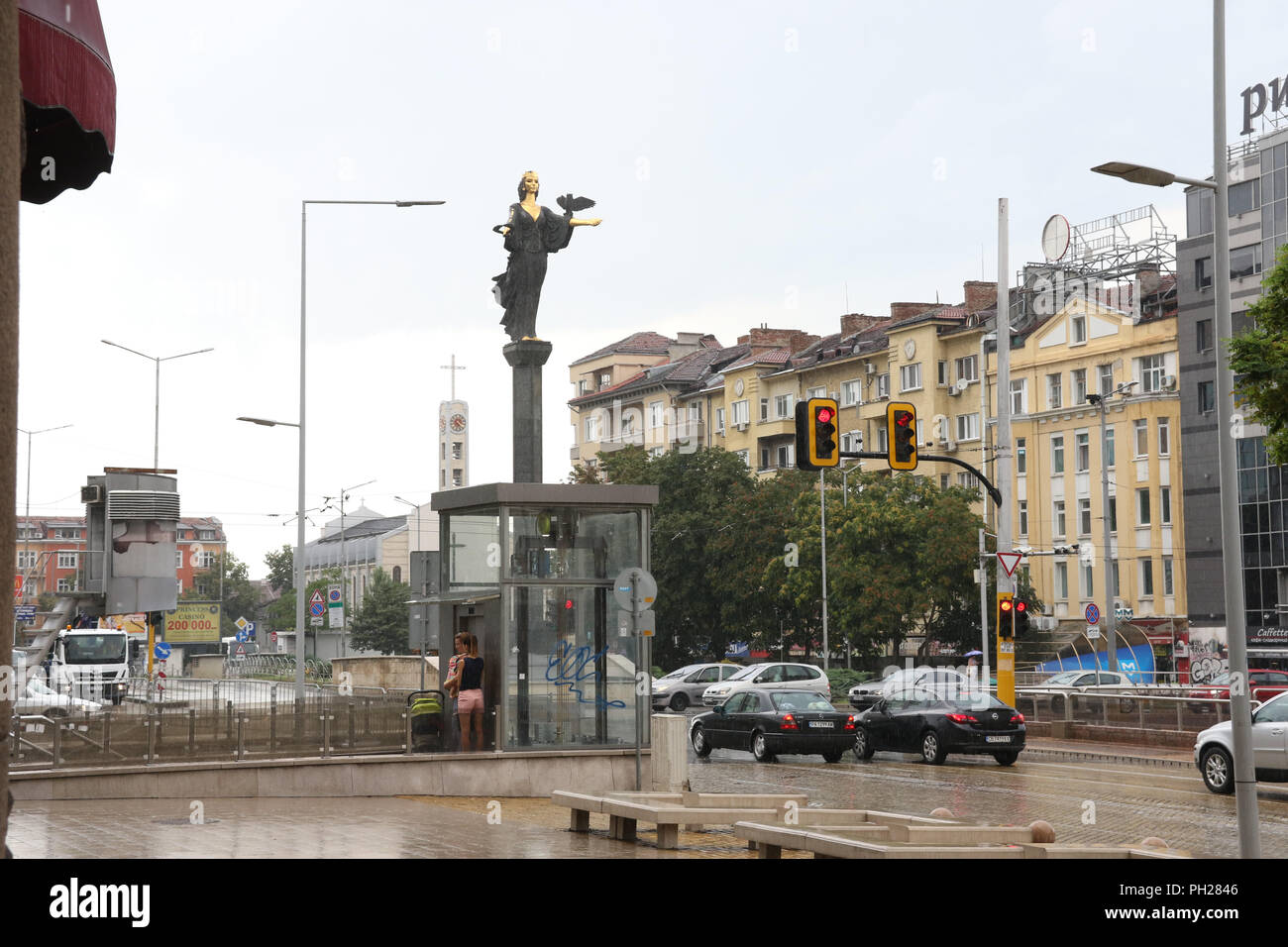Statua di Sveta Sofia, Piazza Nezavisimost, Largo, Sofia, Bulgaria. Foto Stock