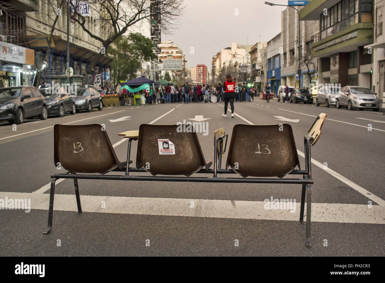 Buenos Aires, capitale federale, Argentina. Il 29 agosto, 2018. I tre principali sindacati dei professori universitari sono in sciopero dal martedì e non andare alle aule fino a venerdì. Per molti di loro, la settimana di protesta è aggiunto per lo sciopero che il più combattivo settori hanno già incontrato sin dall'inizio del secondo semestre accademico, tre settimane fa. Oggi non ci sono state le classi in tutti gli argentini università pubbliche o; né nelle scuole superiori che dipendono da loro. Gli insegnanti sono esigenti un 30% di aumento delle retribuzioni in linea con la previsione di inflazione per quest'anno. Il gov Foto Stock