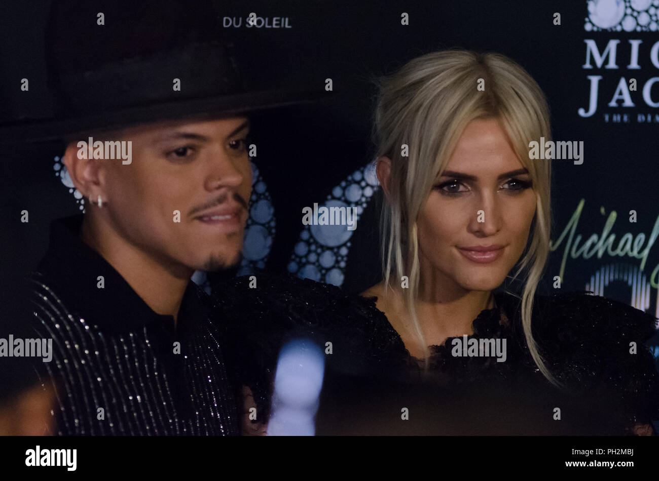 Las Vegas, Stati Uniti d'America. Il 29 agosto 2018. Anche Ross e Ashlee Simpson Ross a piedi il tappeto rosso a Michael Jackson il sessantesimo compleanno il 29 agosto 2018 a Mandalay Bay di Las Vegas NV. Credito: la foto di accesso/Alamy Live News Foto Stock