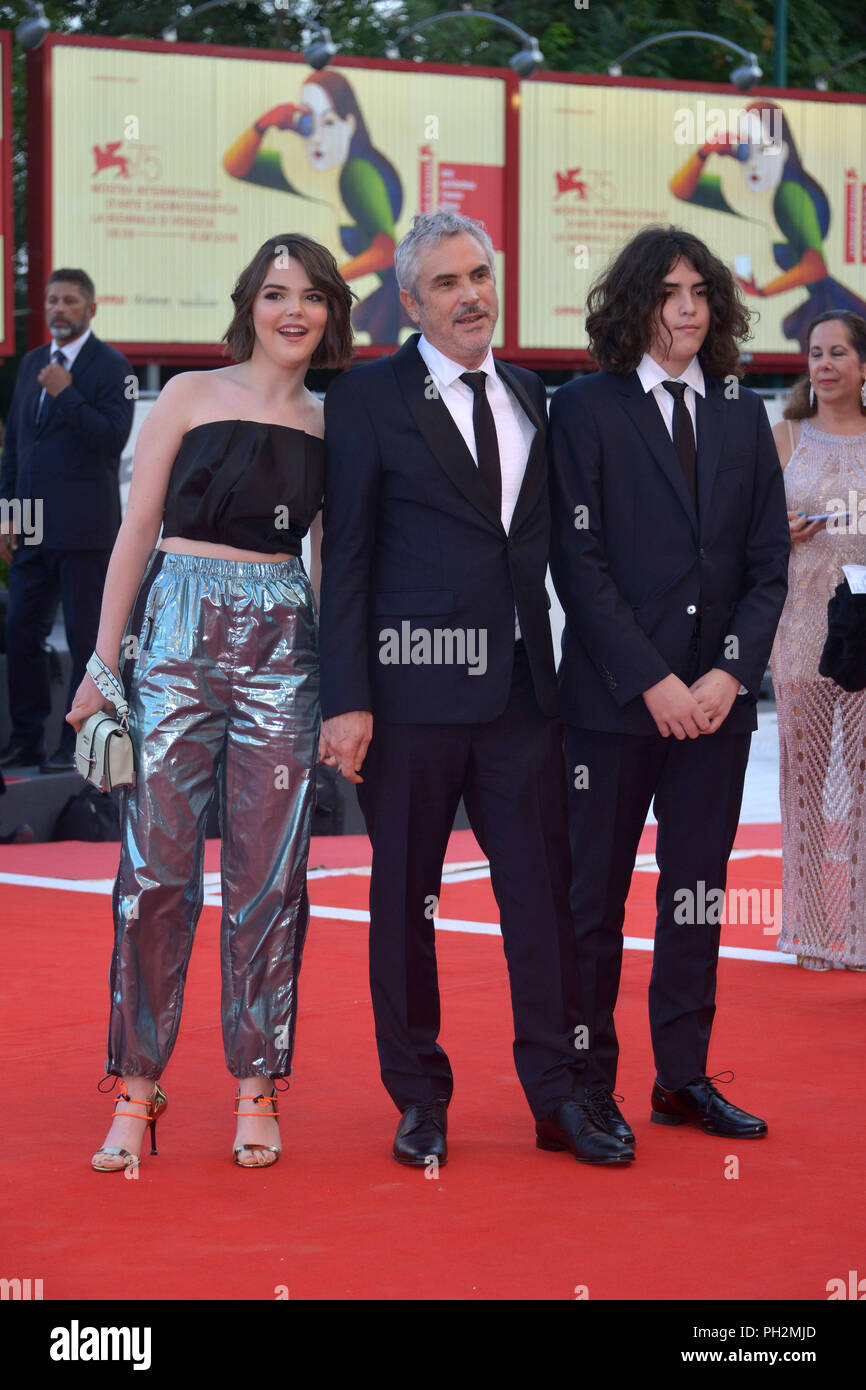 Venezia, Italia. Il 30 agosto, 2018. 75° Festival del Cinema di Venezia, RedCarpet film "Roma". Nella foto: Tess Bu CuarÃ³n, Alfonso CuarÃ³n, Olmo Teodoro CuarÃ³n Credit: Indipendente Photo Agency Srl/Alamy Live News Foto Stock