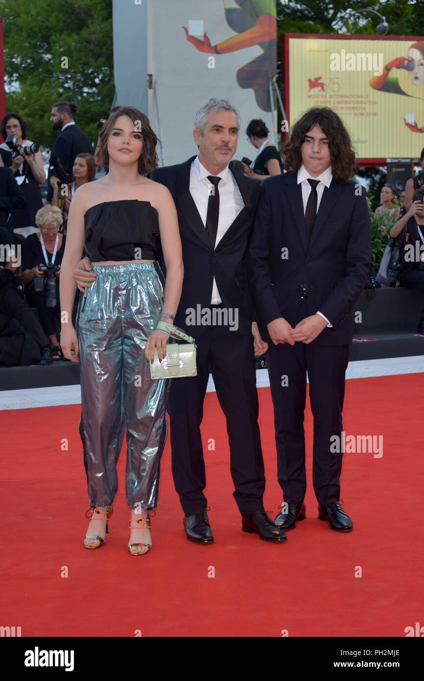 Venezia, Italia. Il 30 agosto, 2018. 75° Festival del Cinema di Venezia, RedCarpet film "Roma". Nella foto: Tess Bu CuarÃ³n, Alfonso CuarÃ³n, Olmo Teodoro CuarÃ³n Credit: Indipendente Photo Agency Srl/Alamy Live News Foto Stock