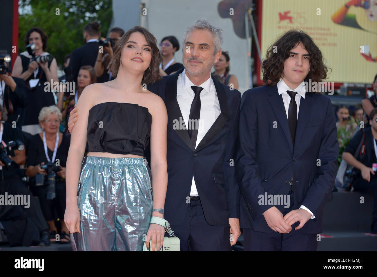 Venezia, Italia. Il 30 agosto, 2018. 75° Festival del Cinema di Venezia, RedCarpet film "Roma". Nella foto: Tess Bu CuarÃ³n, Alfonso CuarÃ³n, Olmo Teodoro CuarÃ³n Credit: Indipendente Photo Agency Srl/Alamy Live News Foto Stock