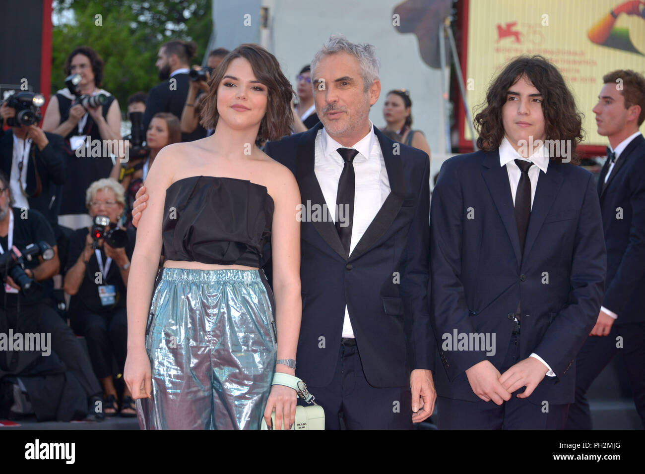 Venezia, Italia. Il 30 agosto, 2018. 75° Festival del Cinema di Venezia, RedCarpet film "Roma". Nella foto: Tess Bu CuarÃ³n, Alfonso CuarÃ³n, Olmo Teodoro CuarÃ³n Credit: Indipendente Photo Agency Srl/Alamy Live News Foto Stock