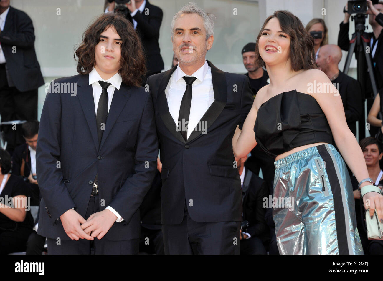 Venezia, Italia. Il 30 agosto, 2018. 75° Festival del Cinema di Venezia 2018, tappeto rosso film: â€oeRomaâ€. Nella foto: Alfonso CuarÃ³n, Tess Bu CuarÃ³n, Olmo Teodoro Cuaron Credit: Indipendente Photo Agency Srl/Alamy Live News Foto Stock