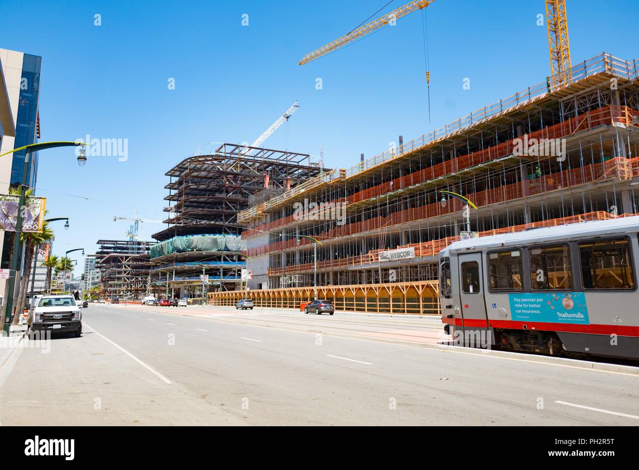 La costruzione del centro di Chase e degli edifici circostanti, la nuova casa del Golden State Warriors squadra di basket, nella missione di zona della Baia di San Francisco, California, 11 luglio, 2018. () Foto Stock