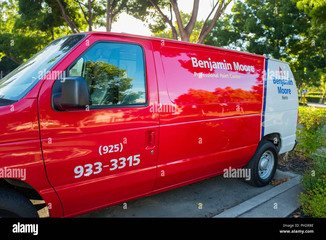 Lato di Benjamin Moore paint carrello con logo in Dublino, California, 23 luglio, 2018. () Foto Stock