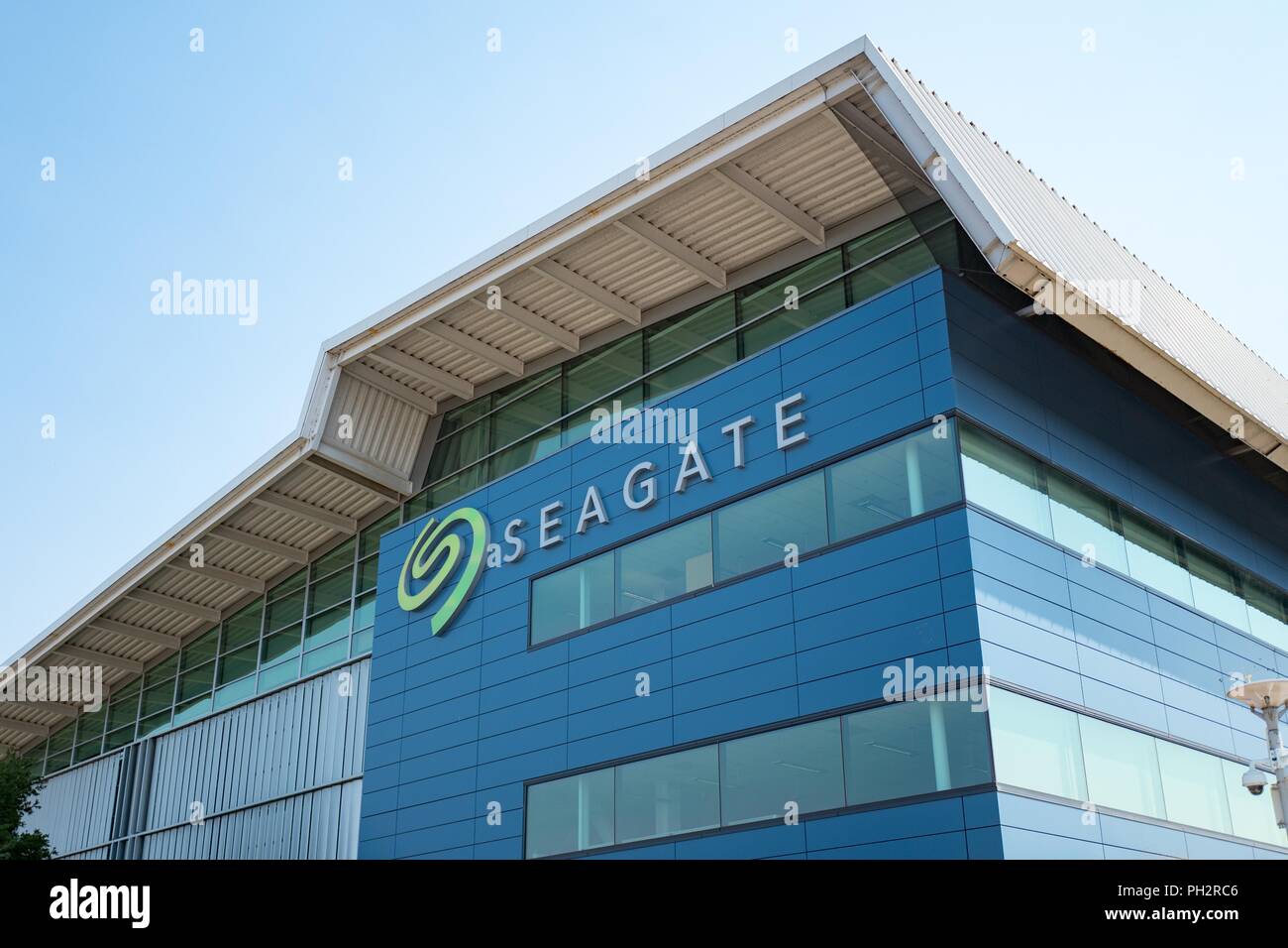 Segno con il logo sulla facciata della sede del disco rigido e hardware per computer maker Seagate nella Silicon Valley, Fremont, California, 28 luglio 2018. () Foto Stock