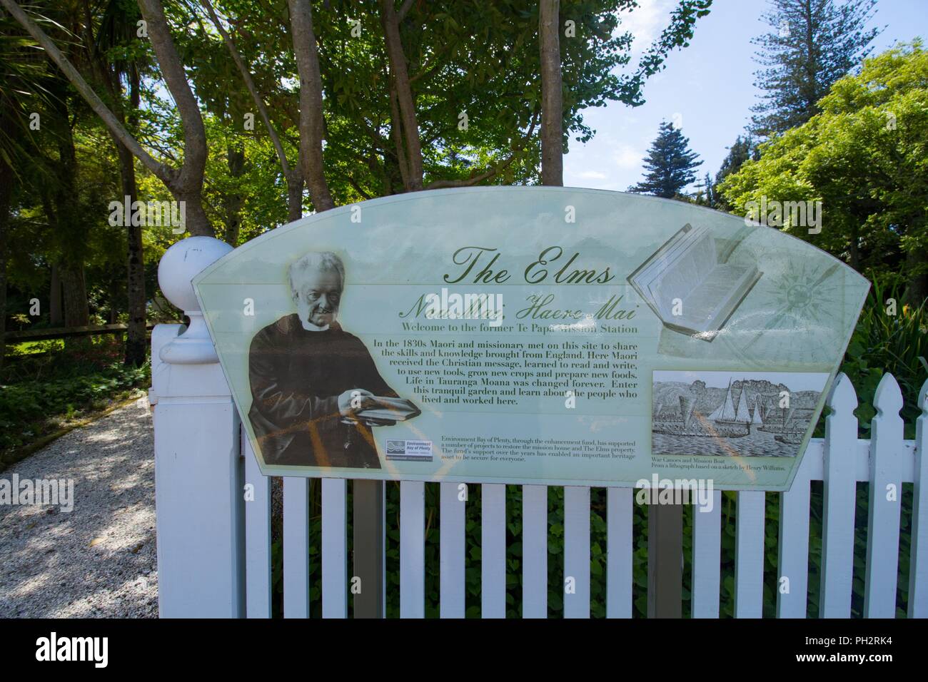 Ingresso di gate degli Olmi House, il Te Papa Casa di Missione, Tauranga, Isola del nord, Nuova Zelanda, 30 ottobre 2017. () Foto Stock