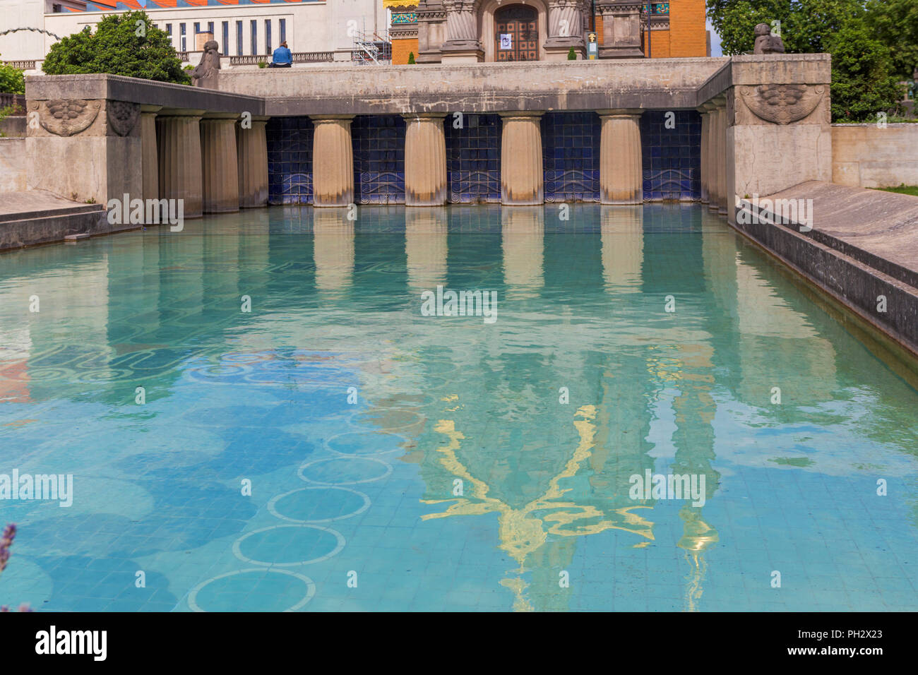 Stagno vicino Cappella russa (1899), Mathildenhohe, Darmstadt, Hesse, Germania Foto Stock