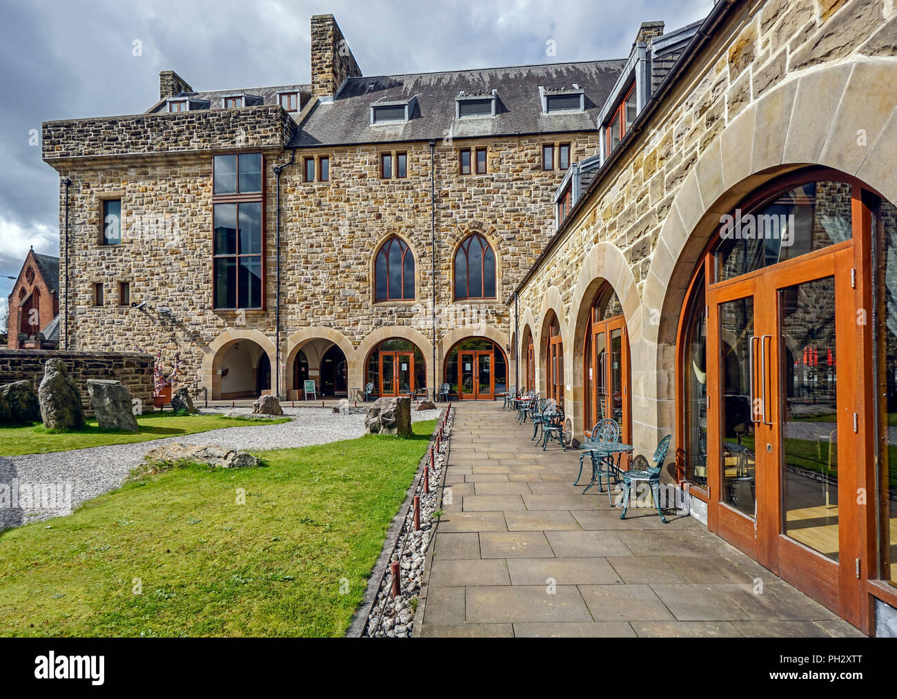 Ingresso da Piazza della Cattedrale di San Mungo Museo di arte religiosa e la vita in Castle Street Glasgow Scotland Regno Unito Foto Stock