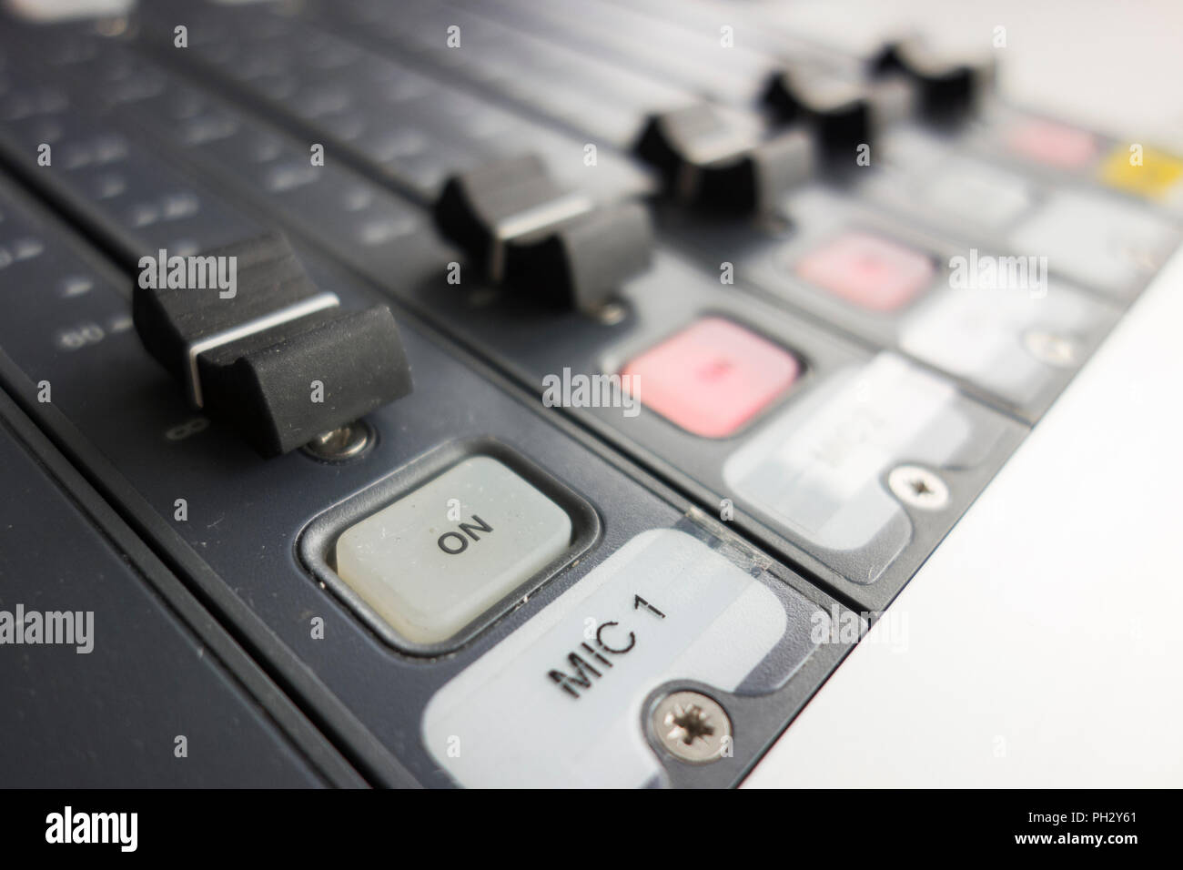 Stazione Radio Scrivania di miscelazione controlla e compone Foto Stock