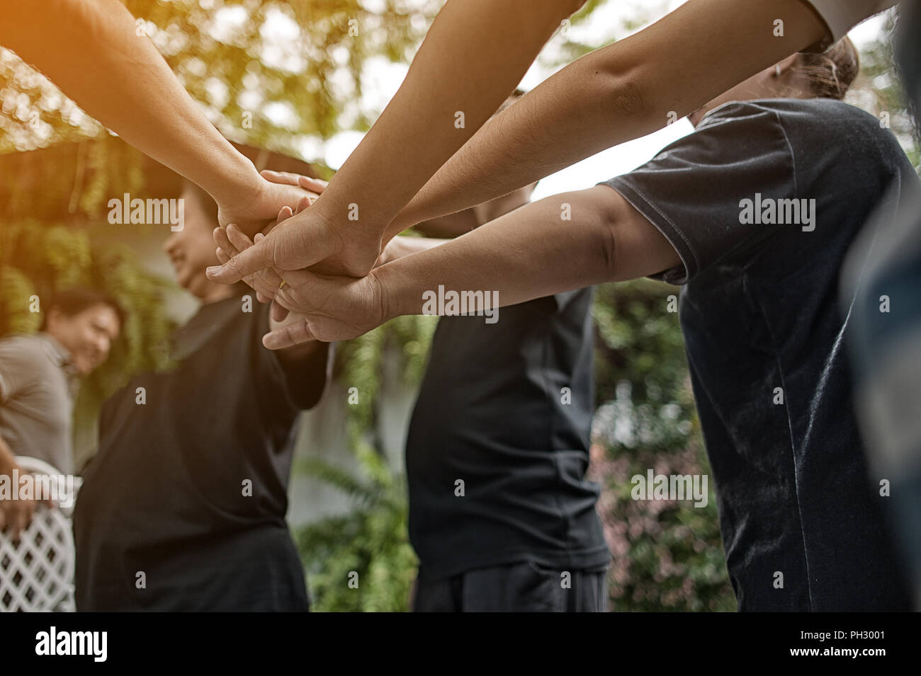 Il lavoro di squadra con le braccia e le mani. Foto Stock
