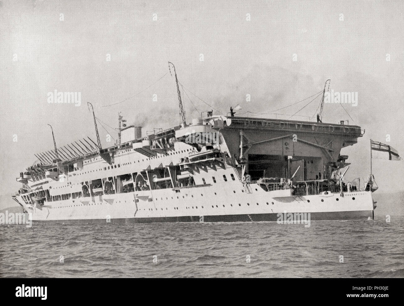 HMS coraggiosa. Uno dei "hush-hush' navi della British Royal Navy durante la prima guerra mondiale, lei è stato in seguito trasformato in una portaerei. Dal libro di navi, pubblicato c.1920. Foto Stock