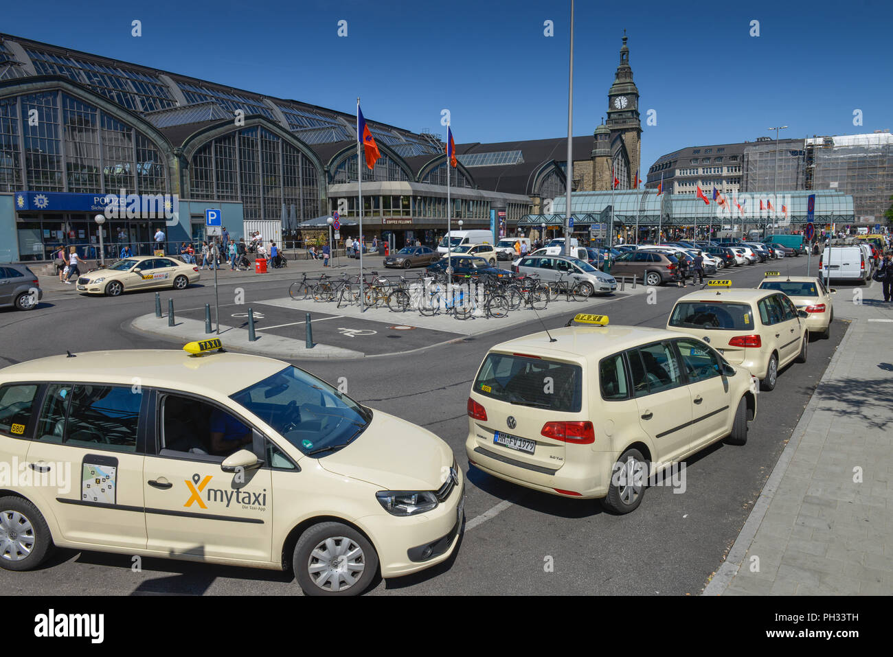 Taxi, Hauptbahnhof, Hachmannplatz, Kirchenallee, Amburgo, Deutschland Foto Stock