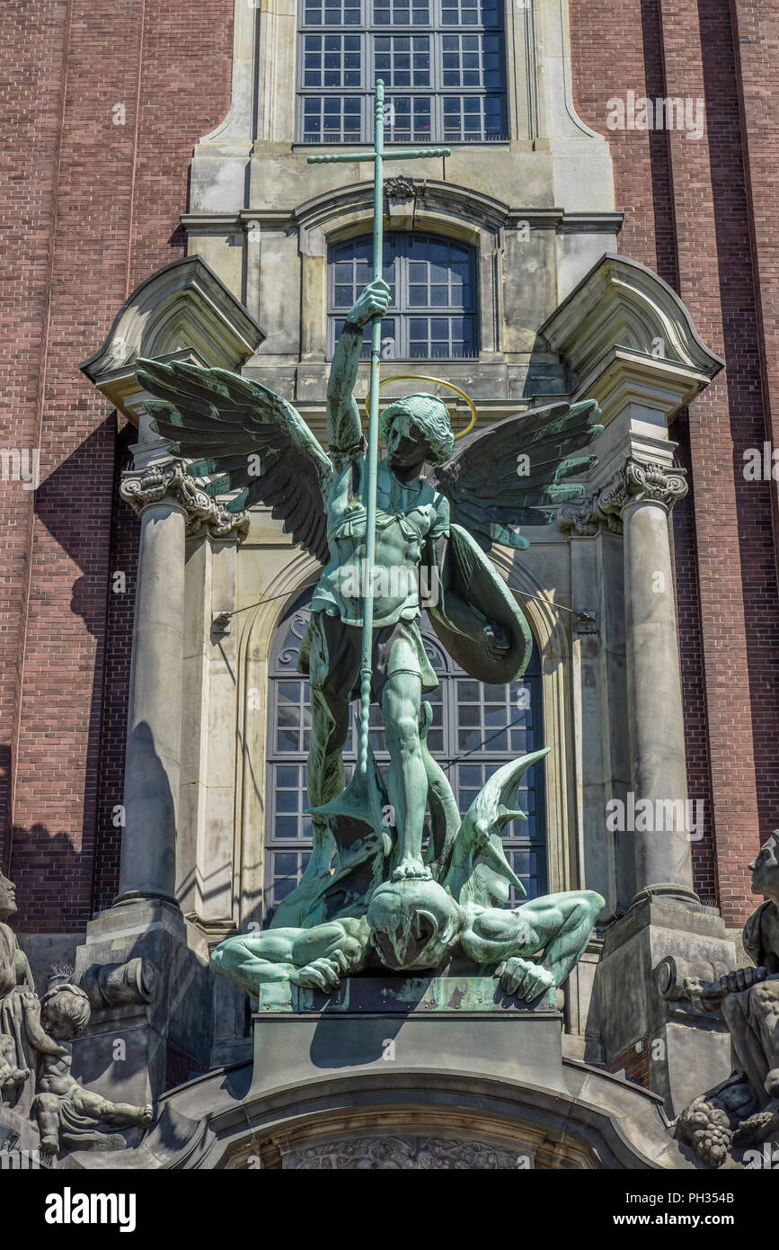 Erzengel Michael, Hauptkirche Sankt Michaelis, Englische Planke, Amburgo, Deutschland Foto Stock