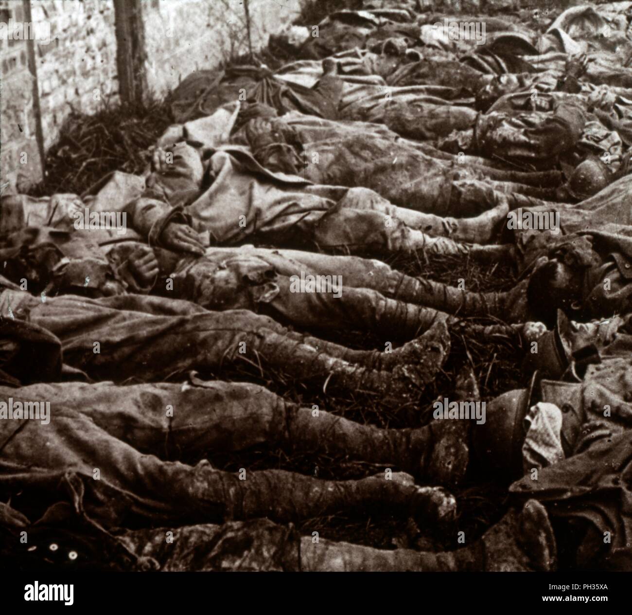 Dead bodies wwi immagini e fotografie stock ad alta risoluzione - Alamy