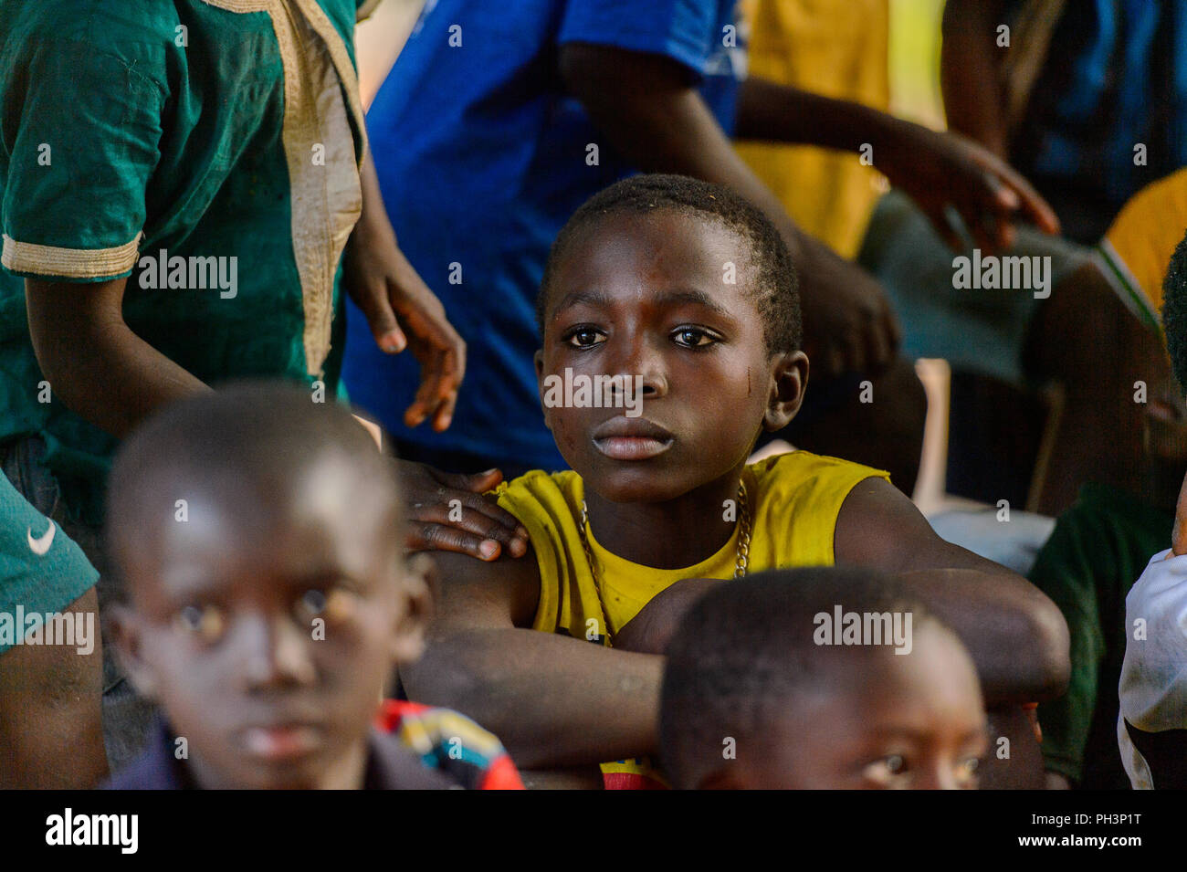 OUSSOUYE, SENEGAL - Apr 30, 2017: Senegalesi non identificato nel bosco sacro vicino villaggio Kaguit Foto Stock