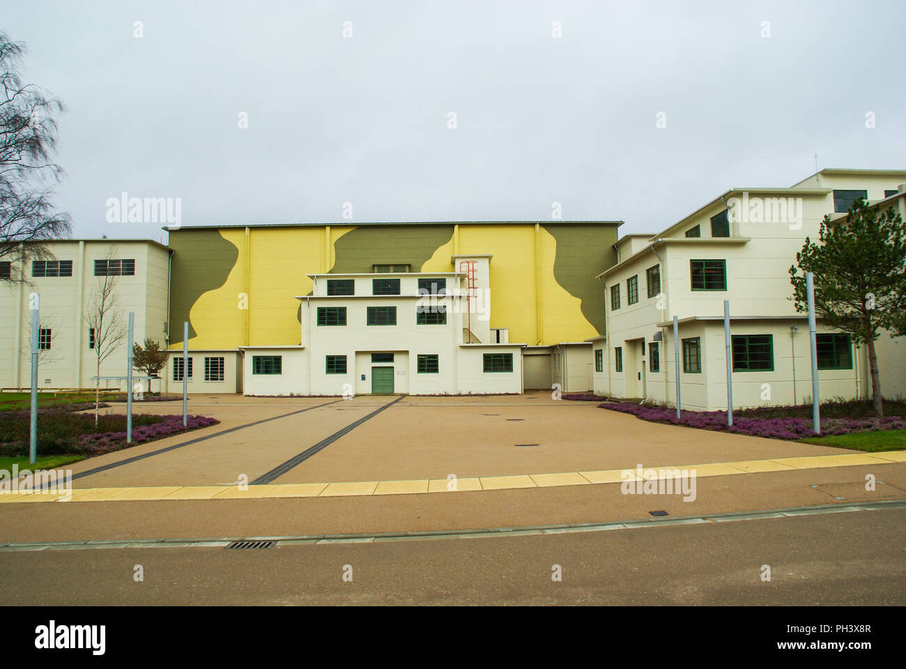 Edifici storici di Farnborough. Tunnel del vento a bassa velocità e edifici con tunnel del vento transonico. Farnborough Business Park. Restauro di edifici. R133, R136 Foto Stock